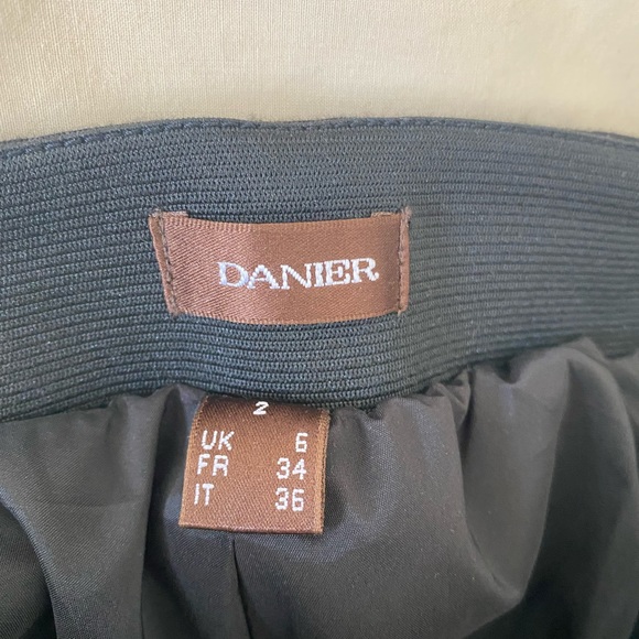 Perfect Danier Leather Front Pants - Picture 9 of 10